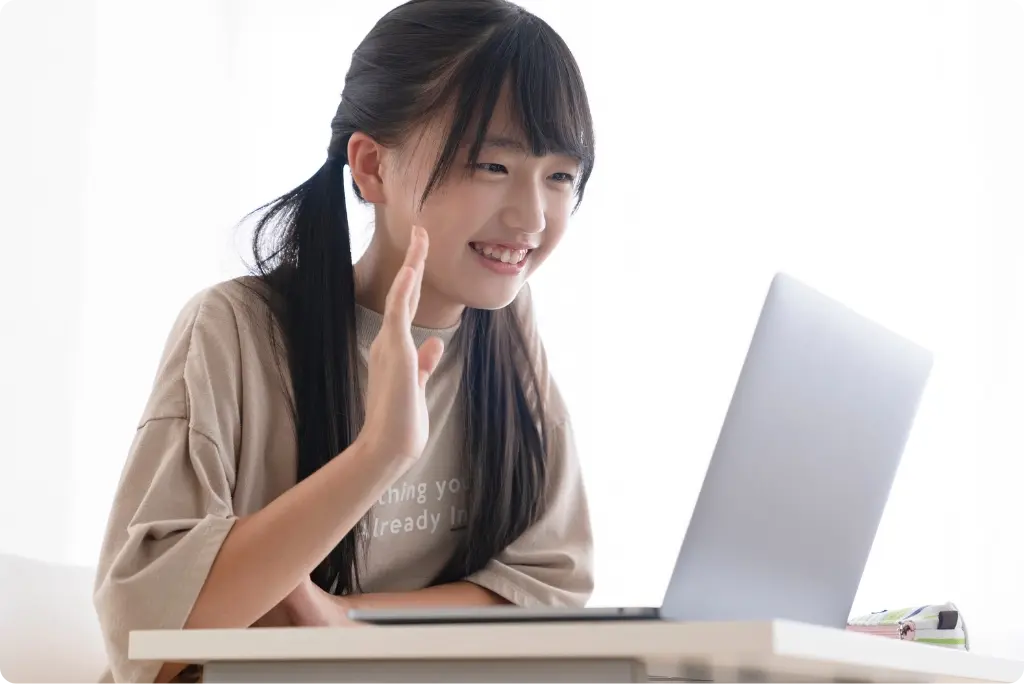 オンラインで学習や対話を行う様子